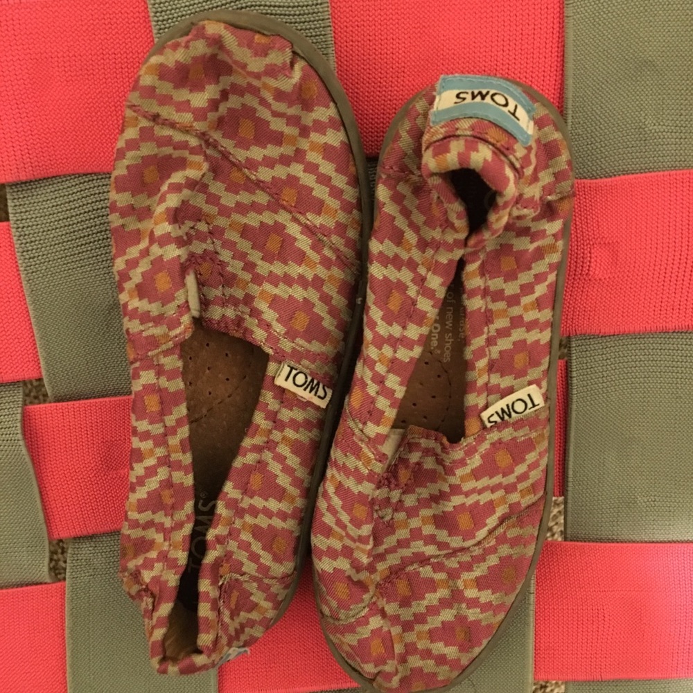 Little girls toms